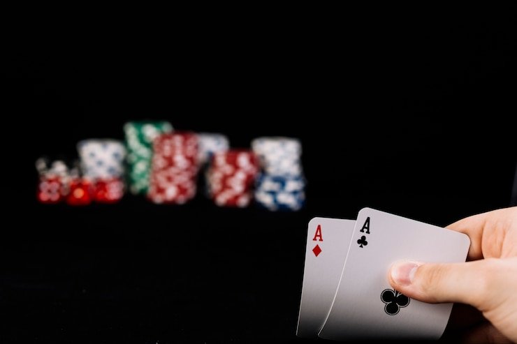 gambar togel mobile app home screen showing live dealer tables and sportsbook feeds